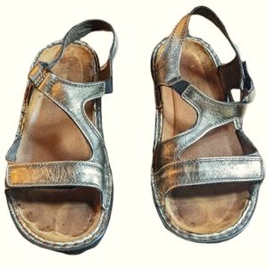 VGUC NAOT FASO Metallic Silver Leather Strappy Sandal with Rhinestone Buckle